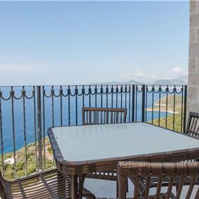 2 Bedroom Apartment with 2 Shared Pools, sleeps 4